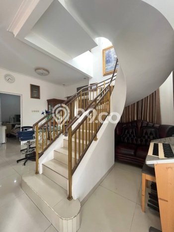Ready to Use! Luxury House LT 286m2 Desain Elegan di Kota Wisata Ready to Use! Luxury House LT 286m2 Desain Elegan di Kota Wisata