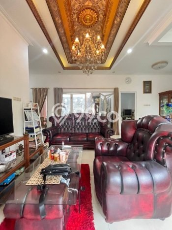Ready to Use! Luxury House LT 286m2 Desain Elegan di Kota Wisata Ready to Use! Luxury House LT 286m2 Desain Elegan di Kota Wisata