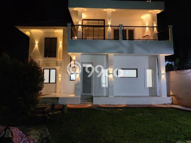 Ready to Use! Premium House LT 215m2 Desain Modern di Kota Wisata Ready to Use! Premium House LT 215m2 Desain Modern di Kota Wisata