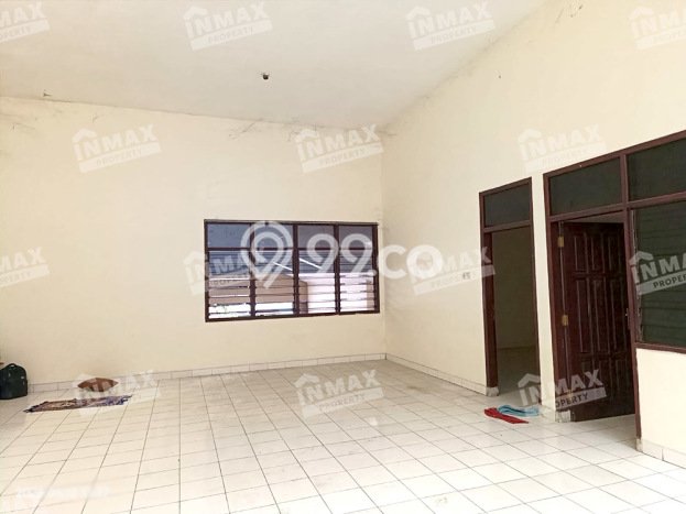 Unit Gudang Paling Strategis di Singosari Malang dengan LB 1300m2 Unit Gudang Paling Strategis di Singosari Malang dengan LB 1300m2