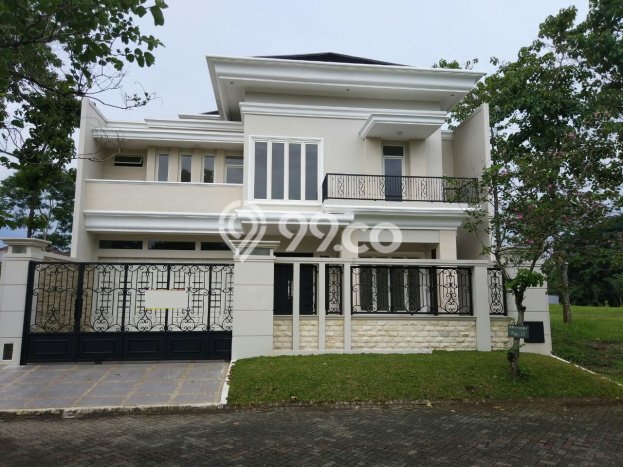 Rumah Elit Modern Tanpa Renovasi di Araya Malang Rumah Elit Modern Tanpa Renovasi di Araya Malang