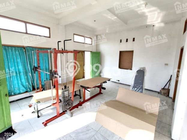 Rumah Elit LB 300m2 Siap Pakai Desain Elegan di Araya, Malang Rumah Elit LB 300m2 Siap Pakai Desain Elegan di Araya, Malang