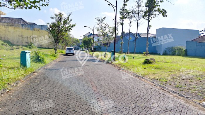 Lahan Dijual Lokasi Strategis di Malang dengan Luas 300m2 Lahan Dijual Lokasi Strategis di Malang dengan Luas 300m2