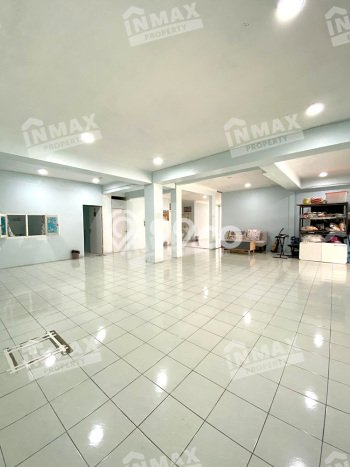 Rumah Modern 8 Kamar LT 314m2 di Araya Rumah Modern 8 Kamar LT 314m2 di Araya