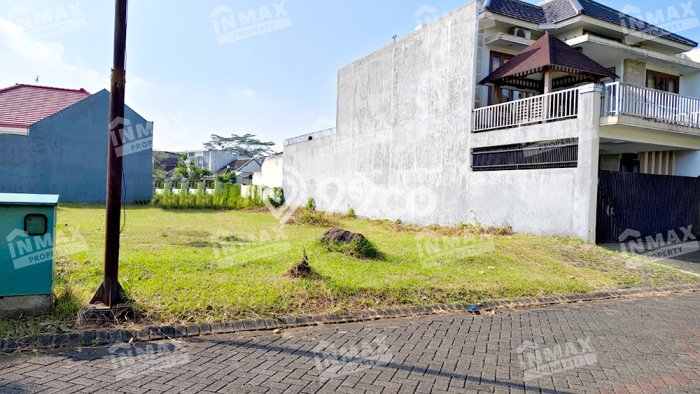 Lahan Dijual Lokasi Strategis di Malang dengan Luas 300m2 Lahan Dijual Lokasi Strategis di Malang dengan Luas 300m2