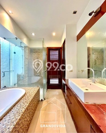 Jual Rumah Luas Megah Dengan View Cantik di Lebak Bulus, Jakarta Selatan Jual Rumah Luas Megah Dengan View Cantik di Lebak Bulus, Jakarta Selatan
