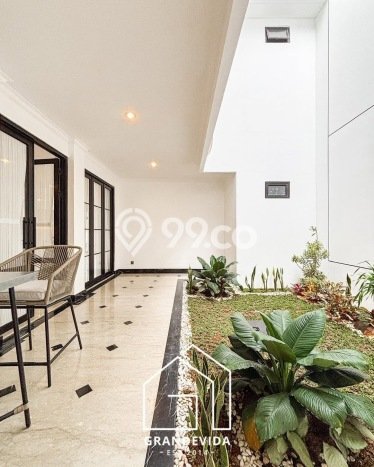Jual Rumah Luas Megah Dengan View Eksklusif di Bintaro, Jakarta Selatan Jual Rumah Luas Megah Dengan View Eksklusif di Bintaro, Jakarta Selatan
