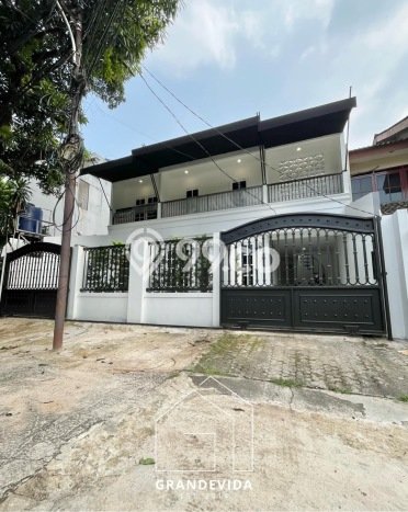Rumah Mewah Dijual LT 210m2 di Kebayoran Baru, Jakarta Selatan Rumah Mewah Dijual LT 210m2 di Kebayoran Baru, Jakarta Selatan