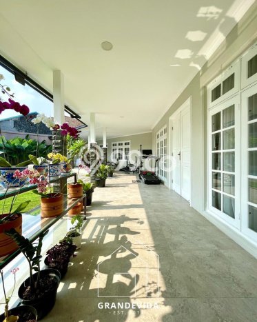 Rumah Mewah LB 600m2 Siap Huni Desain Elegan di Pejaten, Jakarta Selatan Rumah Mewah LB 600m2 Siap Huni Desain Elegan di Pejaten, Jakarta Selatan