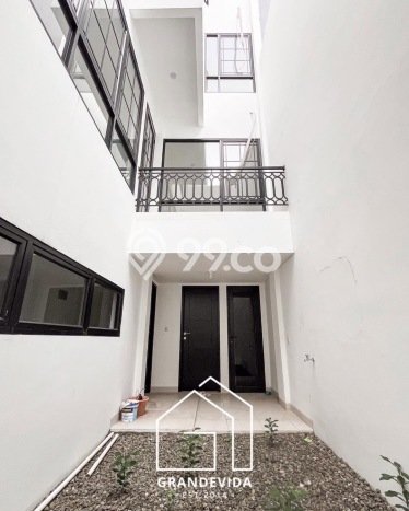 Rumah Elit LB 255m2 Siap Pakai Desain Elegan di Pondok Labu, Jakarta Selatan Rumah Elit LB 255m2 Siap Pakai Desain Elegan di Pondok Labu, Jakarta Selatan