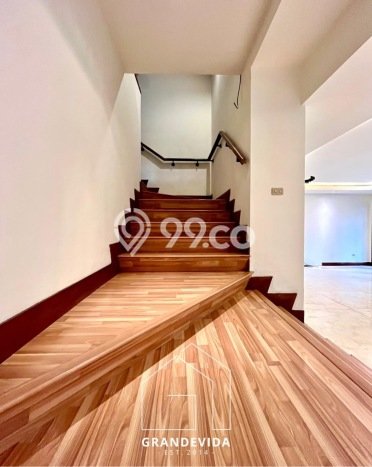 Jual Rumah Luas Megah Dengan View Cantik di Lebak Bulus, Jakarta Selatan Jual Rumah Luas Megah Dengan View Cantik di Lebak Bulus, Jakarta Selatan