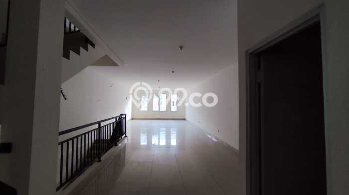 Ruko Disewa di Karawang Barat, Karawang, LT 75m2 / LB 225m2 Ruko Disewa di Karawang Barat, Karawang, LT 75m2 / LB 225m2