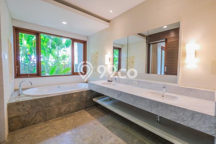 Vila Tenang Kawasan , Luas 775m2m², Dekat ke berbagai fasilitas Vila Tenang Kawasan , Luas 775m2m², Dekat ke berbagai fasilitas