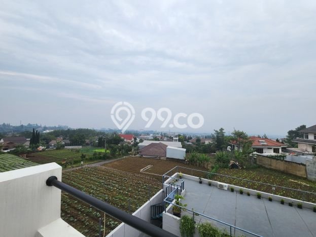 Rumah Mewah LB 330m2 Siap Huni Desain Elegan di Setiabudi, Bandung Rumah Mewah LB 330m2 Siap Huni Desain Elegan di Setiabudi, Bandung