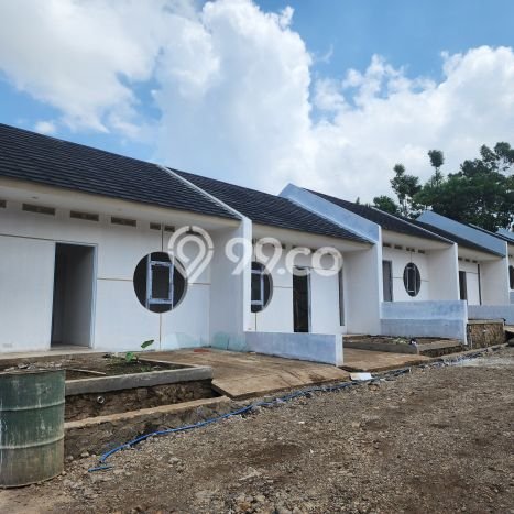 JUAL CEPAT! Rumah Siap Huni Lokasi Premium Cicalengka, Luas 60m² LB 32m² JUAL CEPAT! Rumah Siap Huni Lokasi Premium Cicalengka, Luas 60m² LB 32m²