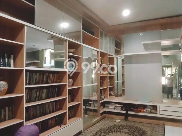 For Sale Rumah 7 Kamar Lokasi Ideal Bagus dan Strategis di Wiyung For Sale Rumah 7 Kamar Lokasi Ideal Bagus dan Strategis di Wiyung
