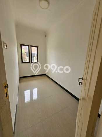 For Sale Hunian Rumah Terawat 3 KT di Citraland, Surabaya For Sale Hunian Rumah Terawat 3 KT di Citraland, Surabaya