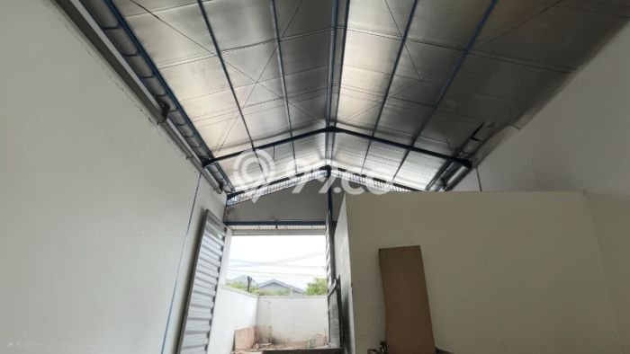 Unit Gudang Dijual di Surabaya LT 665m2 & LB 473m2 Unit Gudang Dijual di Surabaya LT 665m2 & LB 473m2