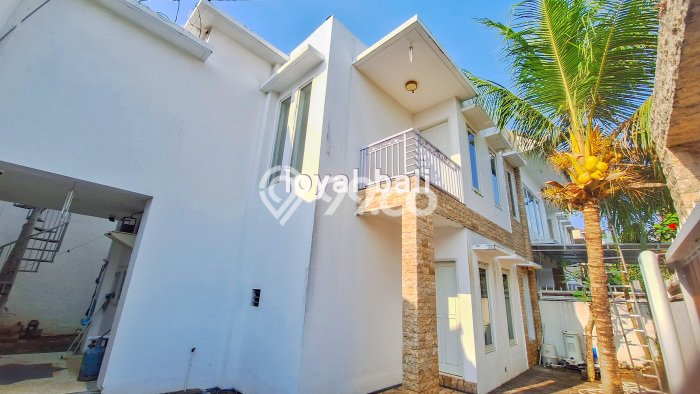 Disewakan! Rumah 3 Kamar Tidur &
4 Kamar Mandi di Benoa, Badung Disewakan! Rumah 3 Kamar Tidur &
4 Kamar Mandi di Benoa, Badung