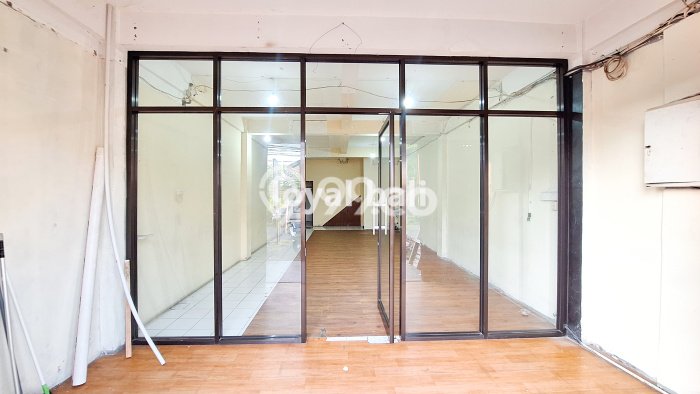 Ruko Kawasan Legian, Luas 270m², Area Bisnis, Disewakan Ruko Kawasan Legian, Luas 270m², Area Bisnis, Disewakan