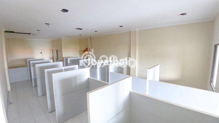 Ruko Kawasan Legian, Luas 270m², Area Bisnis, Disewakan Ruko Kawasan Legian, Luas 270m², Area Bisnis, Disewakan
