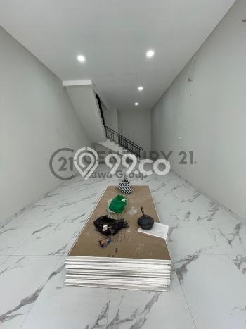 Dijual Rumah Luas Megah Dengan View Cantik di Jelambar, Jakarta Barat Dijual Rumah Luas Megah Dengan View Cantik di Jelambar, Jakarta Barat