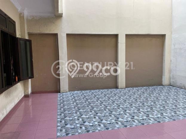 Rumah Mewah LB 230m2 Siap Huni Desain Elegan di Taman Palem, Jakarta Barat Rumah Mewah LB 230m2 Siap Huni Desain Elegan di Taman Palem, Jakarta Barat