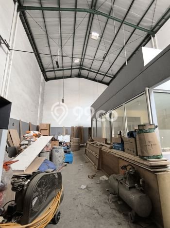 INVESTASI MENGUNTUNGKAN! Gudang Kawasan Cakung, Luas 126m2m², Potensi Sewa Tinggi INVESTASI MENGUNTUNGKAN! Gudang Kawasan Cakung, Luas 126m2m², Potensi Sewa Tinggi