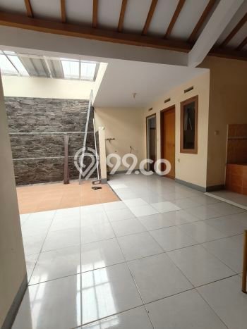 Dijual Rumah Eksklusif 2 KT di Taman Kopo Indah, Bandung Dijual Rumah Eksklusif 2 KT di Taman Kopo Indah, Bandung