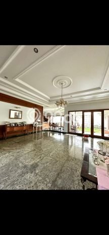 Rumah Mewah LB 1100m2 Siap Huni Desain Elegan di Intercon, Jakarta Barat Rumah Mewah LB 1100m2 Siap Huni Desain Elegan di Intercon, Jakarta Barat