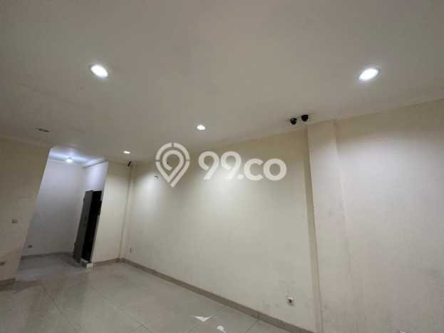 Ruko Dijual di Jakarta Barat LT 67m2 & LB 270m2 Lokasi Terbaik! Ruko Dijual di Jakarta Barat LT 67m2 & LB 270m2 Lokasi Terbaik!