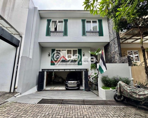 For Sale! Premium House LT 231m2 Desain Elegan di Kemang For Sale! Premium House LT 231m2 Desain Elegan di Kemang