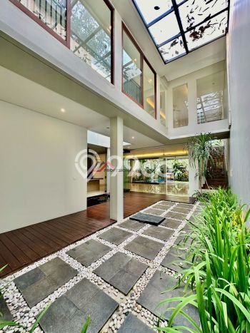 Ready to Use! Luxury House LT 412m2 Desain Elegan di Kemang Ready to Use! Luxury House LT 412m2 Desain Elegan di Kemang