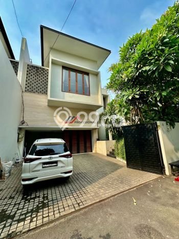 Ready to Use! Luxury House LT 412m2 Desain Elegan di Kemang Ready to Use! Luxury House LT 412m2 Desain Elegan di Kemang