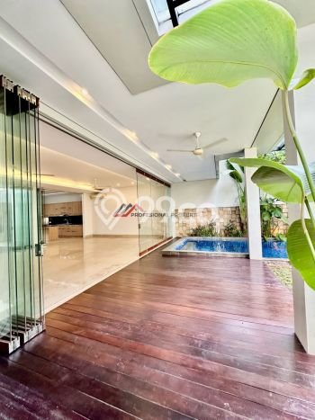 Ready to Use! Luxury House LT 412m2 Desain Elegan di Kemang Ready to Use! Luxury House LT 412m2 Desain Elegan di Kemang