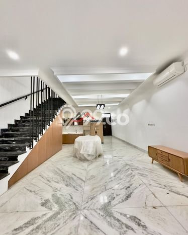 For Sale! Luxury House LT 230m2 Desain Modern di Kemang For Sale! Luxury House LT 230m2 Desain Modern di Kemang