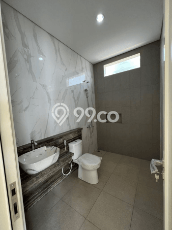 Hunian Mewah LB 490m2 Siap Pakai Desain Elegan di Pakuwon Indah, Surabaya Hunian Mewah LB 490m2 Siap Pakai Desain Elegan di Pakuwon Indah, Surabaya