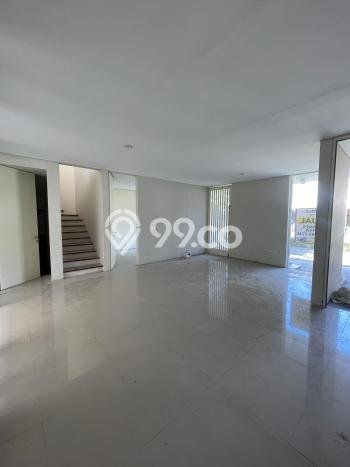Dijual Hunian Rumah Terawat 4 Kamar di Citraland, Surabaya Dijual Hunian Rumah Terawat 4 Kamar di Citraland, Surabaya