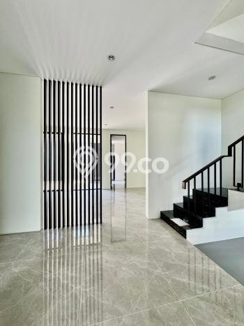 HUNIAN BERKELAS! Rumah Exclusive , Surabaya, Luas Tanah 210m2m² LB 284m2m² HUNIAN BERKELAS! Rumah Exclusive , Surabaya, Luas Tanah 210m2m² LB 284m2m²