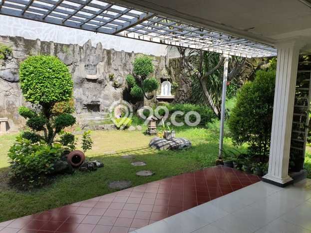 Rumah Elit Modern Tanpa Renovasi di Dharma Husada Surabaya Rumah Elit Modern Tanpa Renovasi di Dharma Husada Surabaya