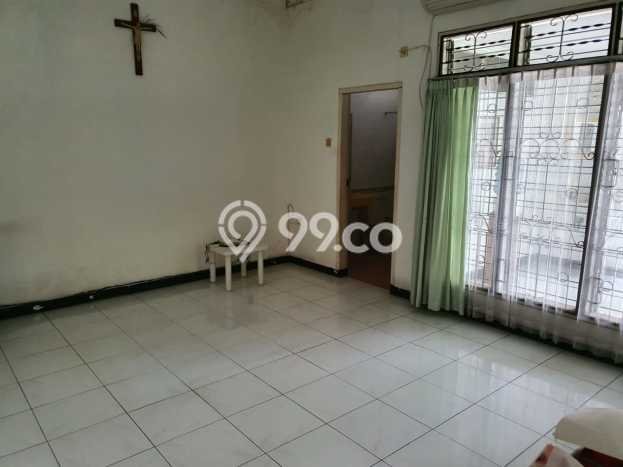 Rumah Elit Modern Tanpa Renovasi di Dharma Husada Surabaya Rumah Elit Modern Tanpa Renovasi di Dharma Husada Surabaya