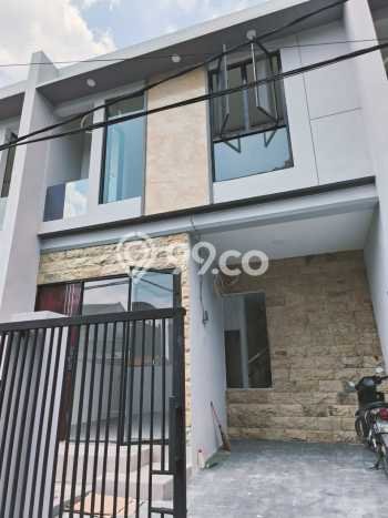 Jual Rumah Bagus Siap Huni LB 135m2 di Dukuh Pakis, Surabaya Jual Rumah Bagus Siap Huni LB 135m2 di Dukuh Pakis, Surabaya