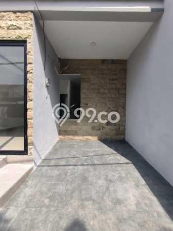 Rumah Strategis Modern Lb 135m2 di Dukuh Pakis, Surabaya Rumah Strategis Modern Lb 135m2 di Dukuh Pakis, Surabaya