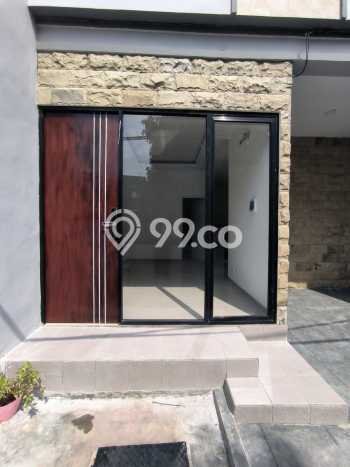Rumah Strategis Modern Lb 135m2 di Dukuh Pakis, Surabaya Rumah Strategis Modern Lb 135m2 di Dukuh Pakis, Surabaya