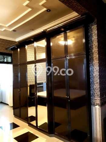 Ready to Use! Premium House LT 375m2 Desain Elegan di Sukomanunggal Ready to Use! Premium House LT 375m2 Desain Elegan di Sukomanunggal