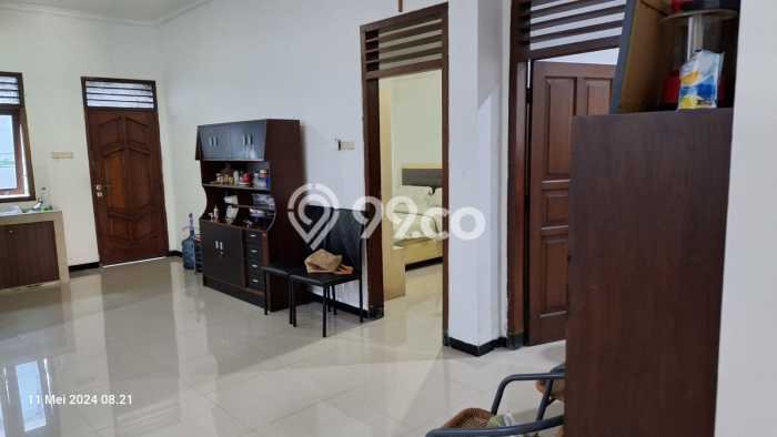 Hunian Eksklusif Siap Huni LT 270m2 di Wonocolo, Surabaya Hunian Eksklusif Siap Huni LT 270m2 di Wonocolo, Surabaya