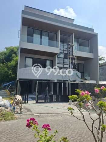 Dijual Cepat Rumah 5 KT 5 KM di Kawasan Bisnis , Surabaya Dijual Cepat Rumah 5 KT 5 KM di Kawasan Bisnis , Surabaya