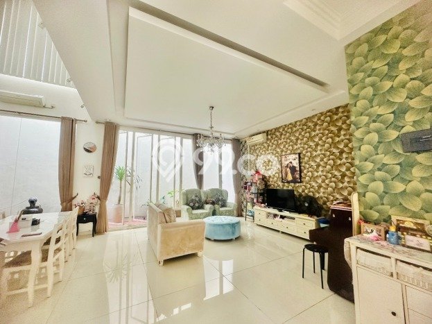Rumah Elit Modern Tanpa Renovasi di Citraland Surabaya Rumah Elit Modern Tanpa Renovasi di Citraland Surabaya