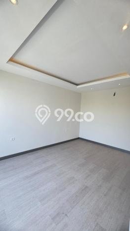 Rumah Nyaman area , Surabaya, LT 135m2m² LB 213m2m² Rumah Nyaman area , Surabaya, LT 135m2m² LB 213m2m²