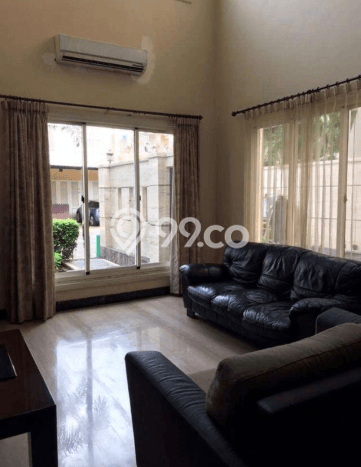 HARGA SPECIAL! Rumah Asri lokasi , LT 330m2m² LB 300m2m² HARGA SPECIAL! Rumah Asri lokasi , LT 330m2m² LB 300m2m²